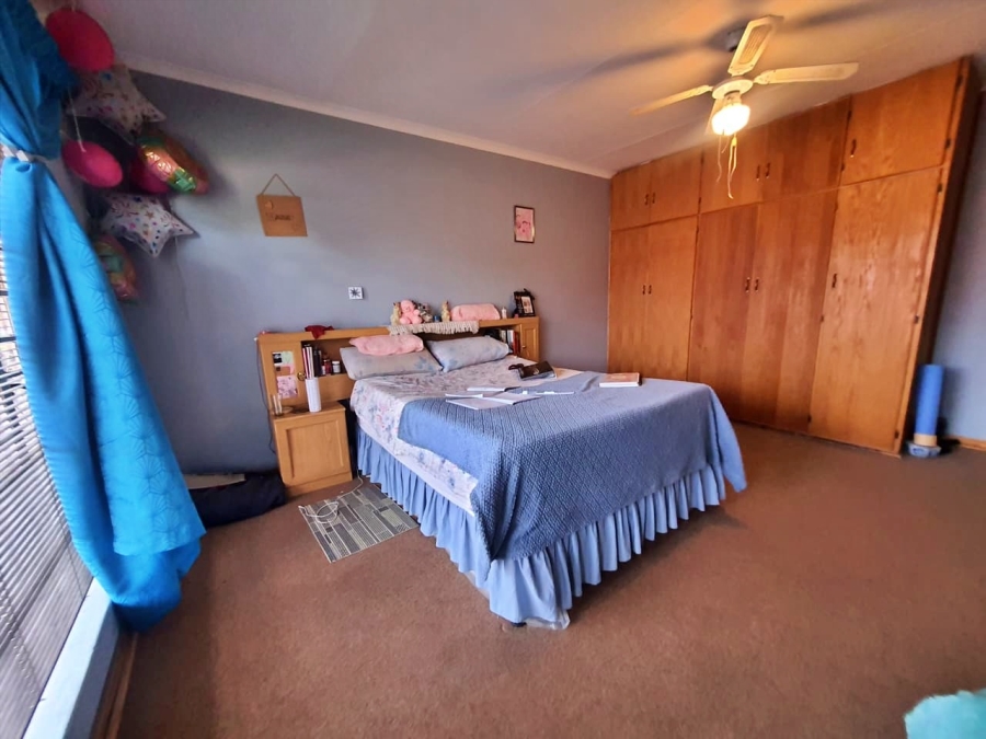 4 Bedroom Property for Sale in Miederpark North West